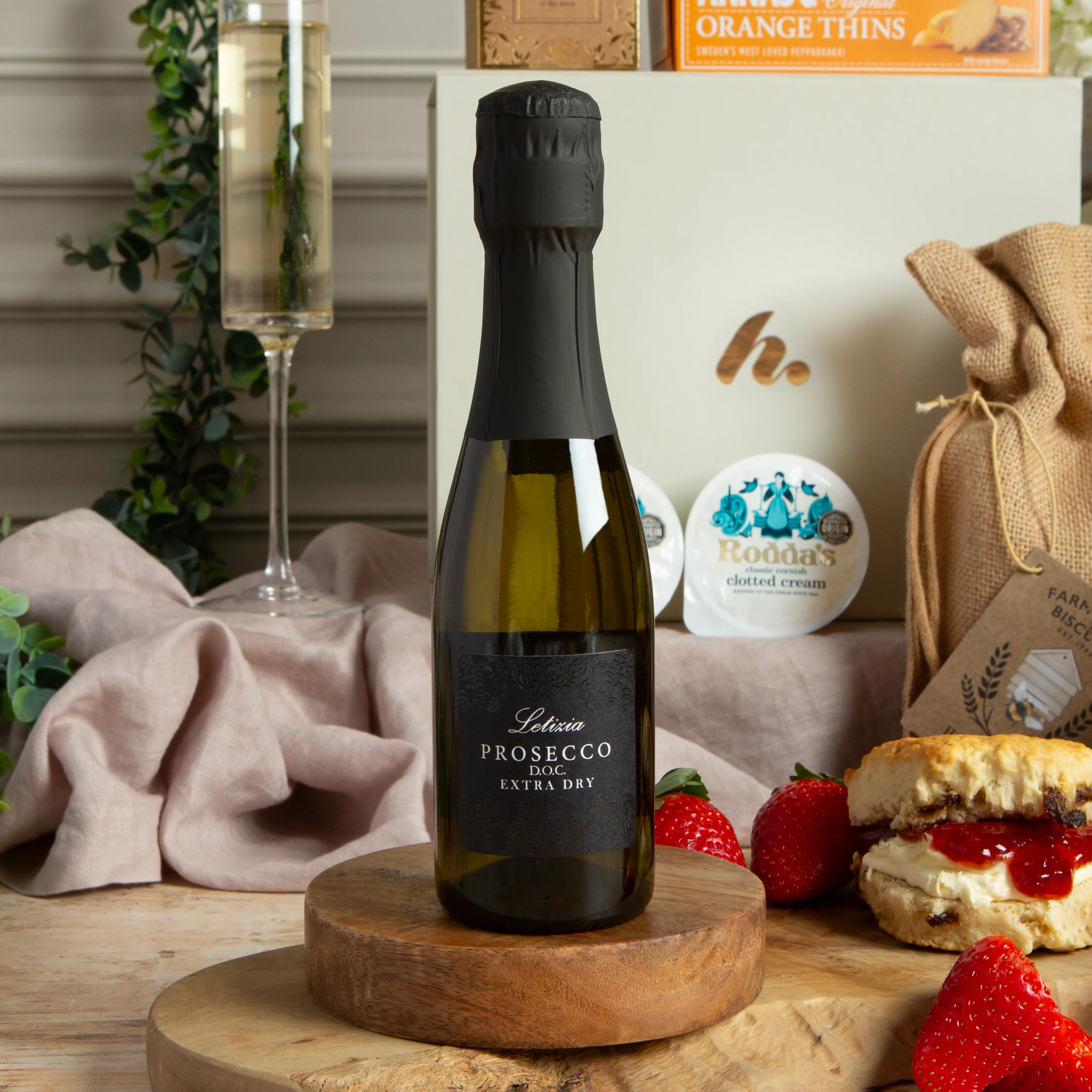 Cream Tea Hamper with Prosecco - Image 6