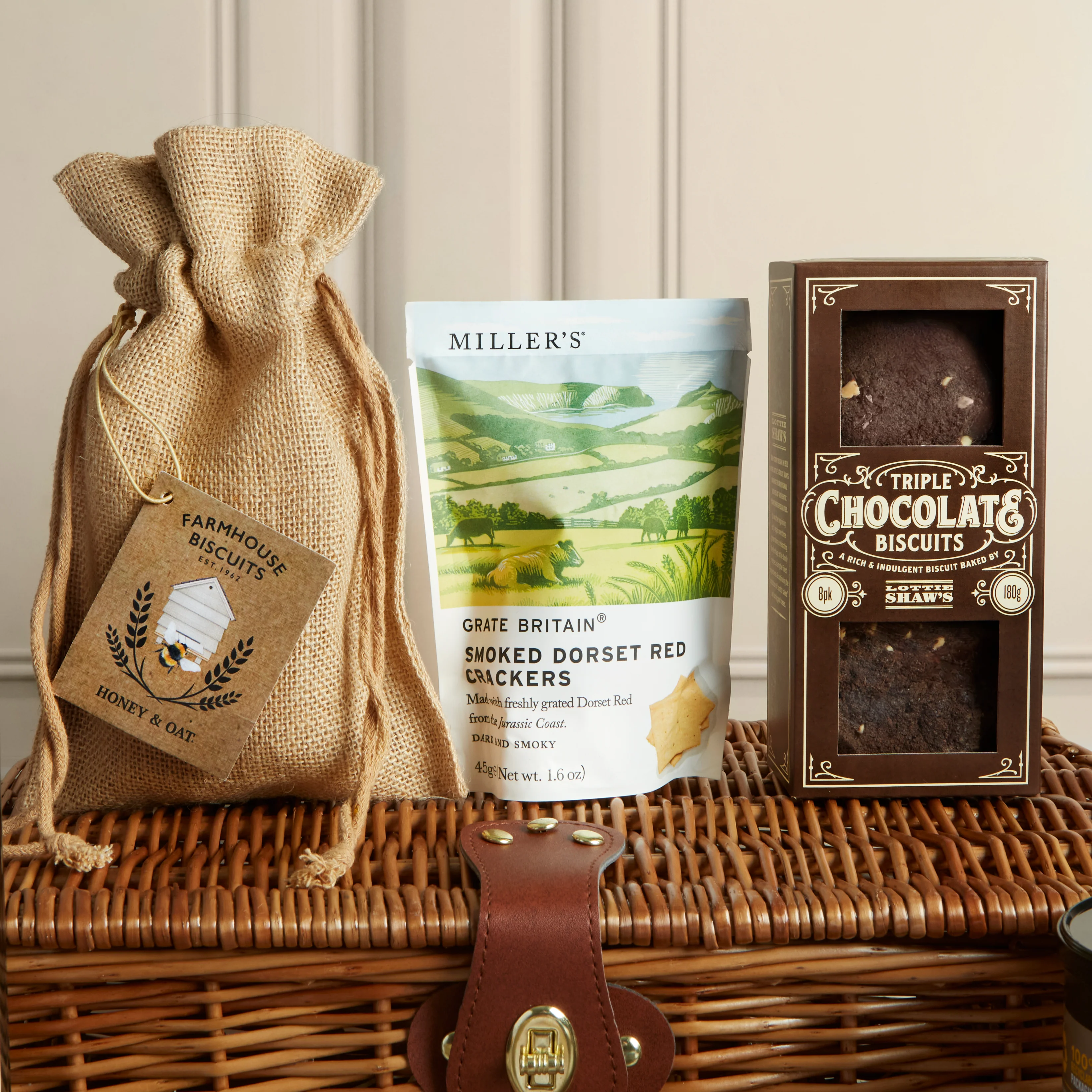 Classic Food and Drink Hamper - Image 5