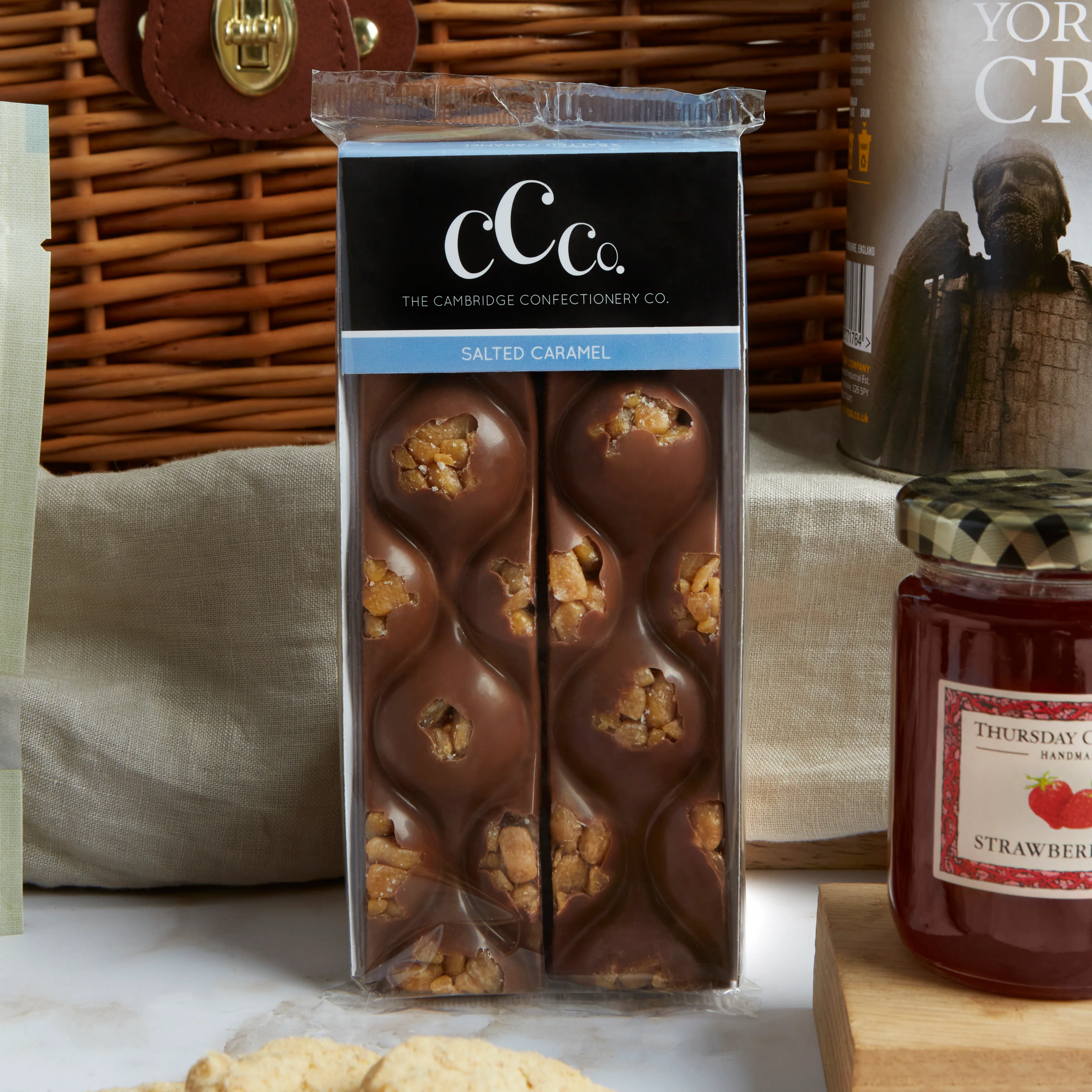 Classic Food and Drink Hamper - Image 6