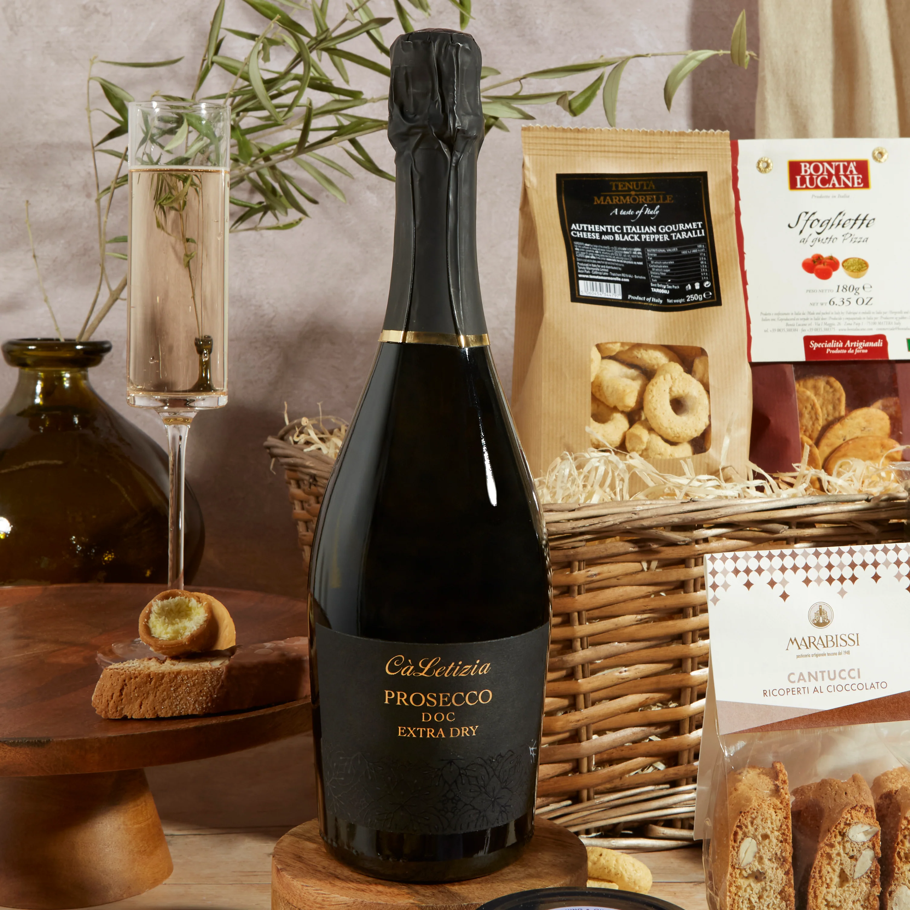 Italian Treats Food & Wine Hamper - Image 3