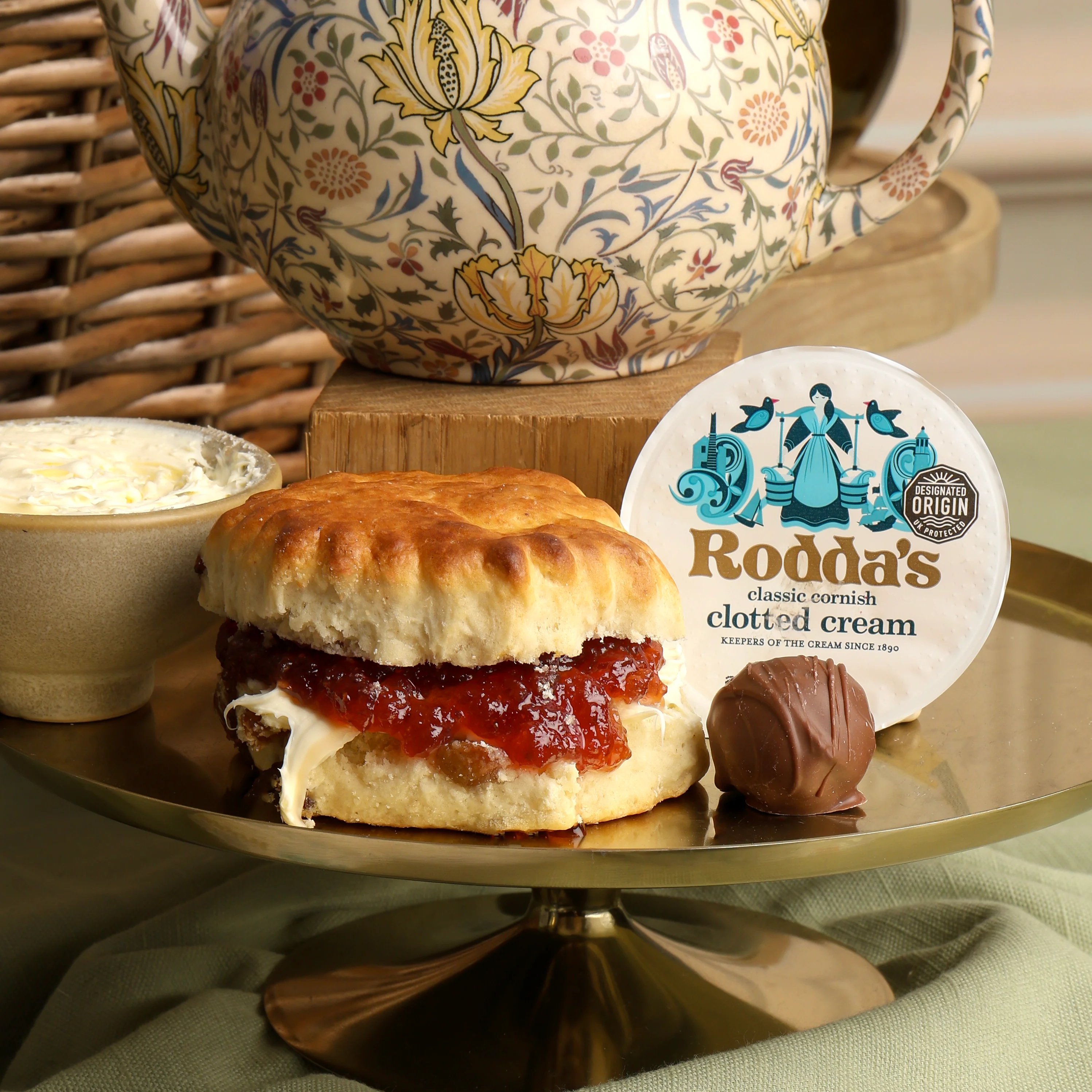 Luxury Champagne Afternoon Tea Hamper - Image 4