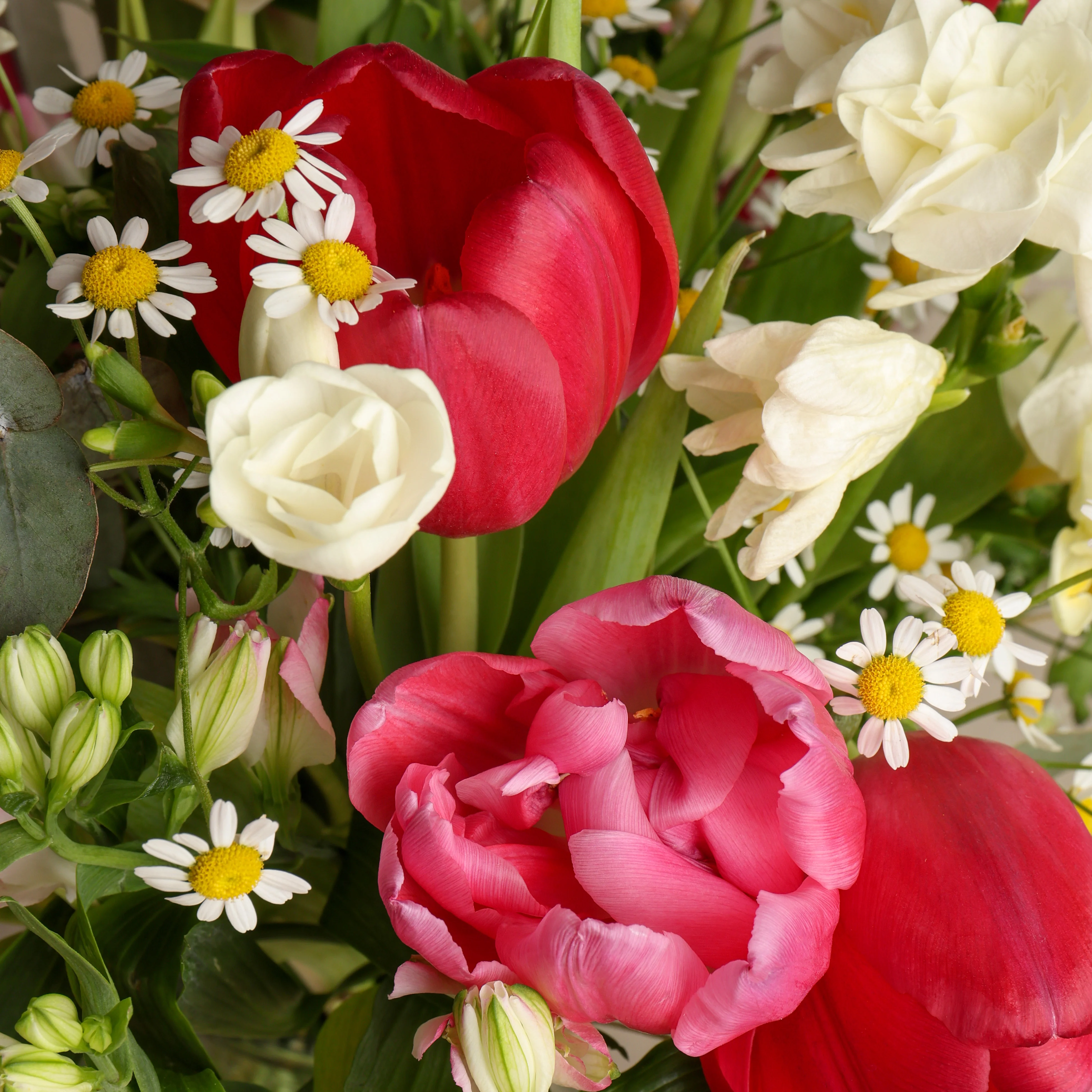 Seasonal flower bouquet - Image 4