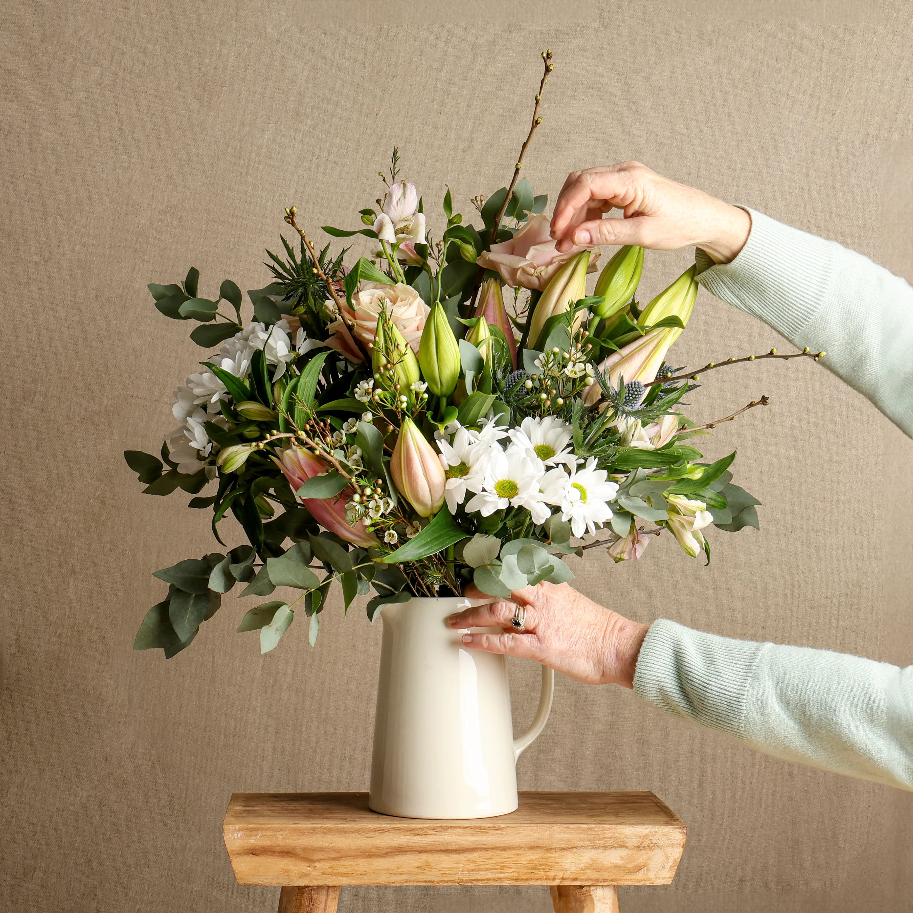 Seasonal flower bouquet - Image 5