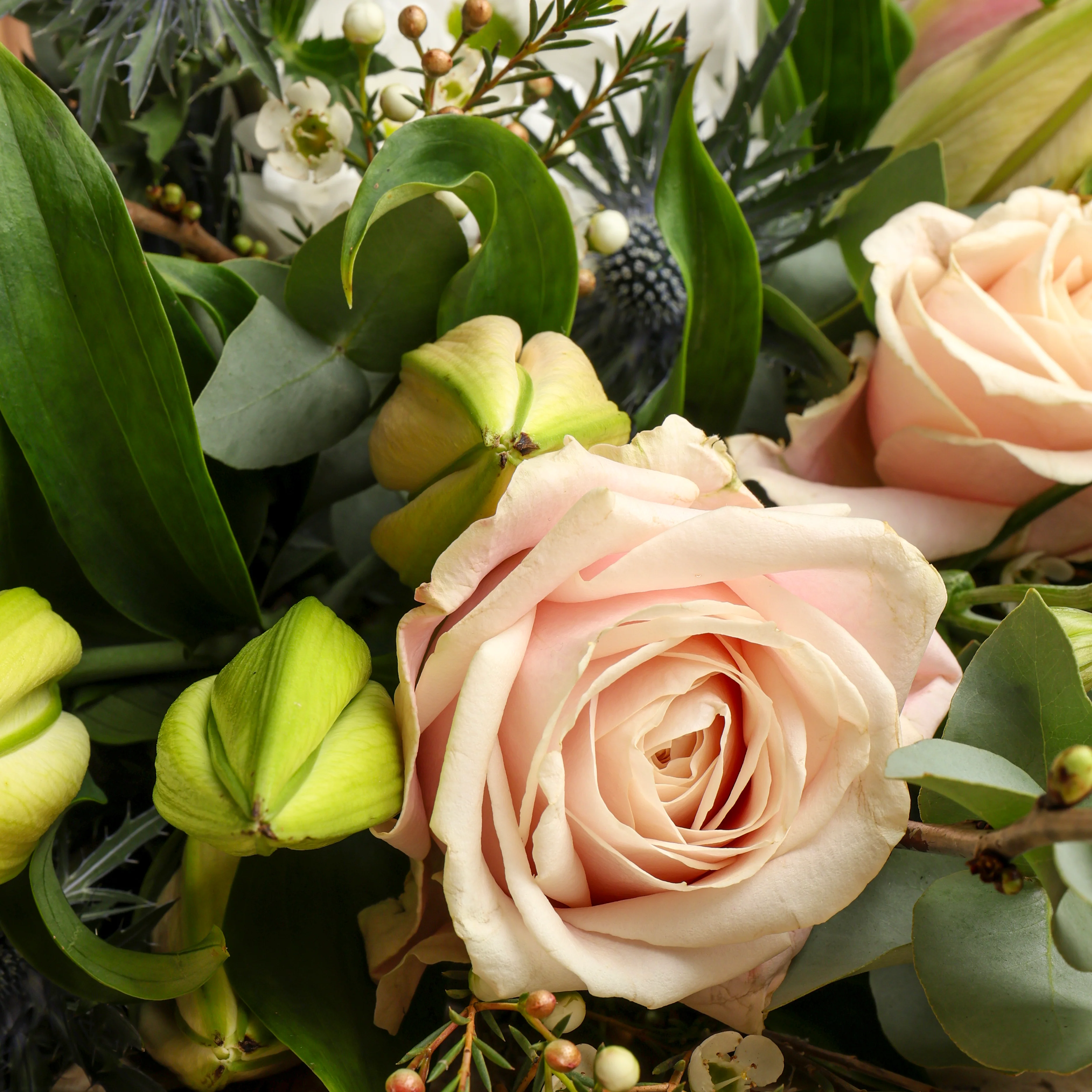 Seasonal flower bouquet - Image 6